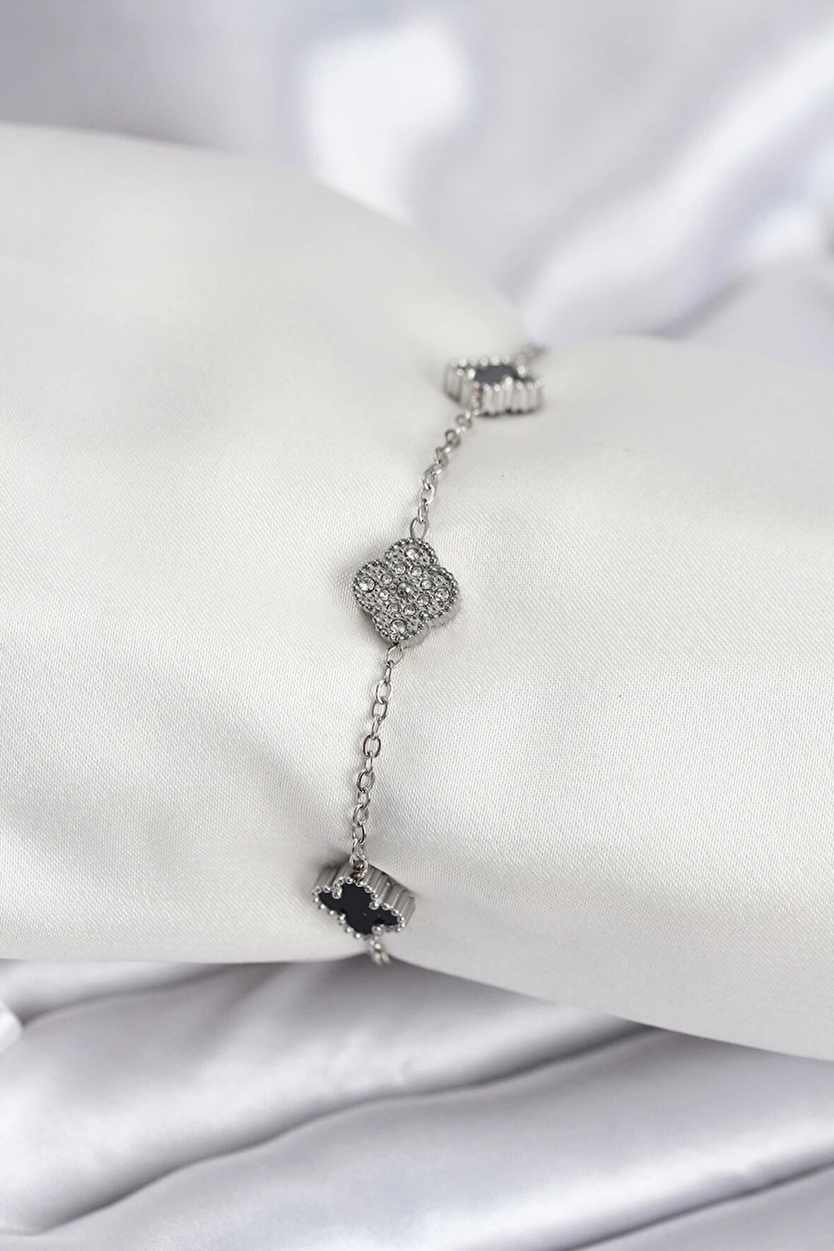 Dodes 316L Çelik Gümüş Renk Siyah ve Zirkon Taşlı Baby Boy Yonca Kadın Bileklik TG27BB7954