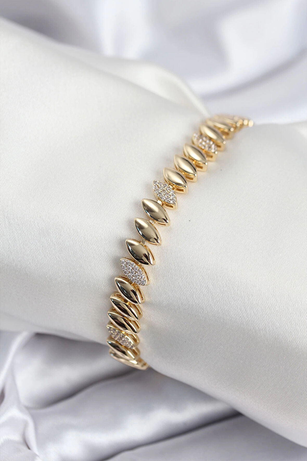 Dodes Pirinç VIP Seri Gold Renk Arpa Model Kadın Bileklik TG27BB7924