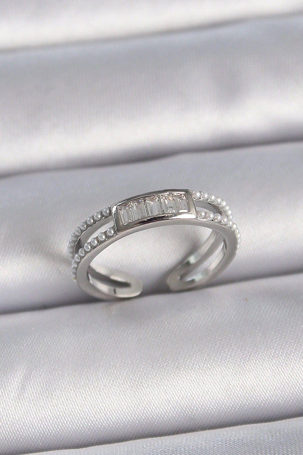 Dodes Pirinç Gümüş Renk Ayarlanabilir Sıralı İncili Zirkon Taşlı Kadın Yüzük TG27BYK3381