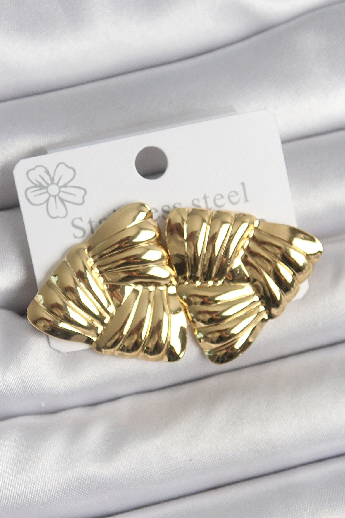 Dodes Dodes 316 Çelik Gold Renk İşlemeli Üçgen Model Kadın Küpe TG27BKP10524