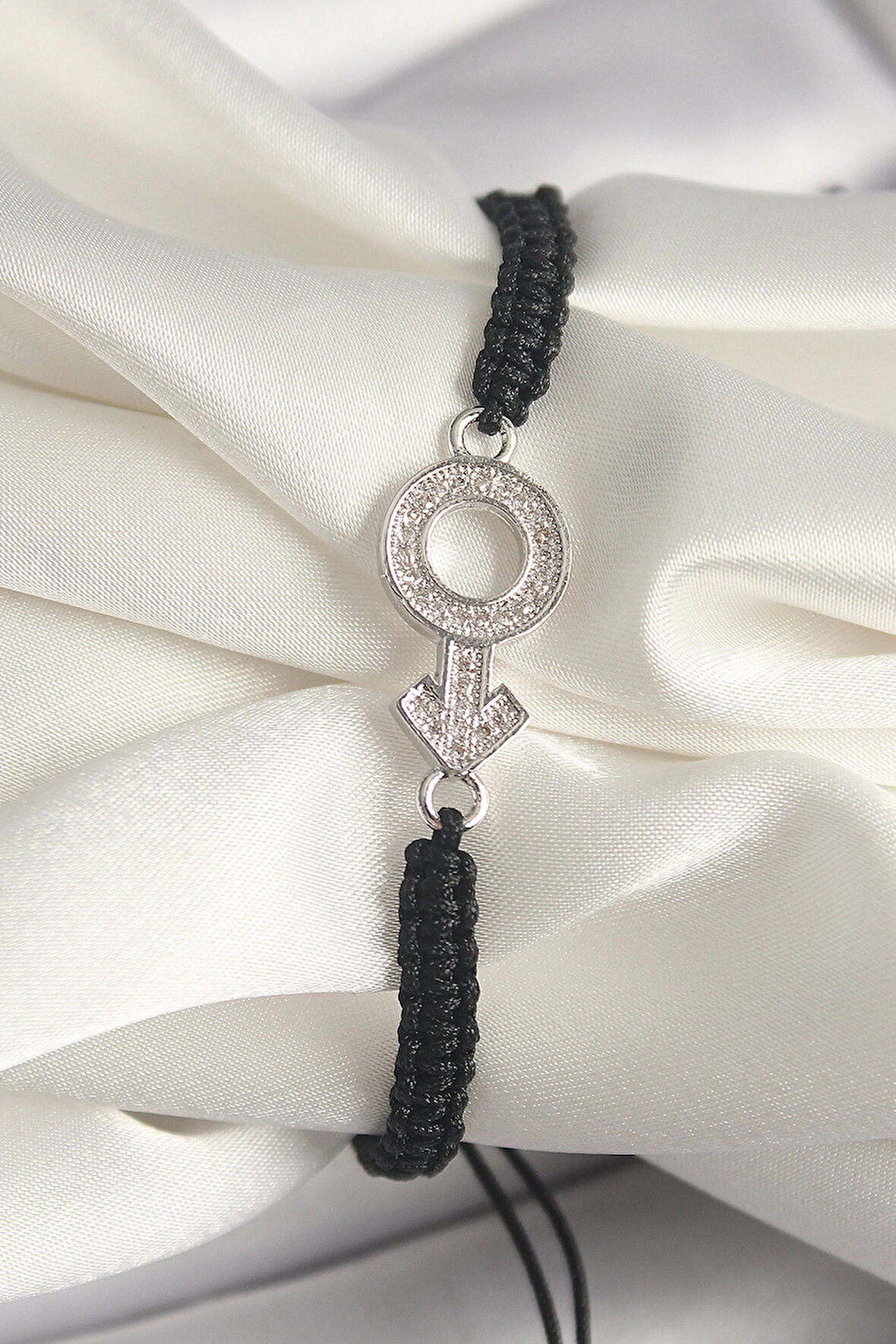 Dodes Pirinç Gümüş Renk Zirkon Taşlı Mars Figür Asansörlü Makrome Model Kadın Bileklik TG27BB6795