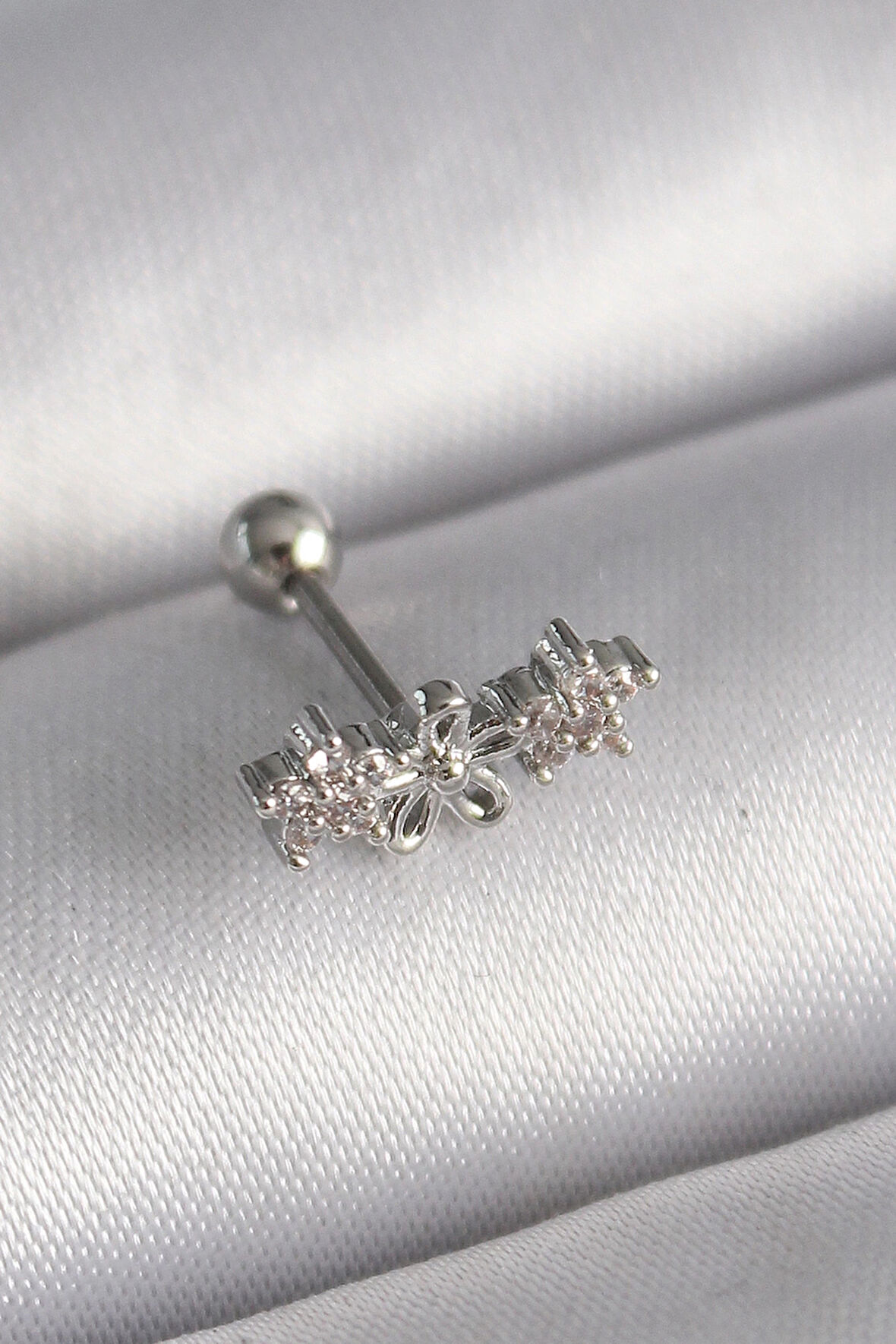 Dodes 316L Çelik Gümüş Renk Zirkon Taşlı Çiçek Tragus Piercing TG27PR1277