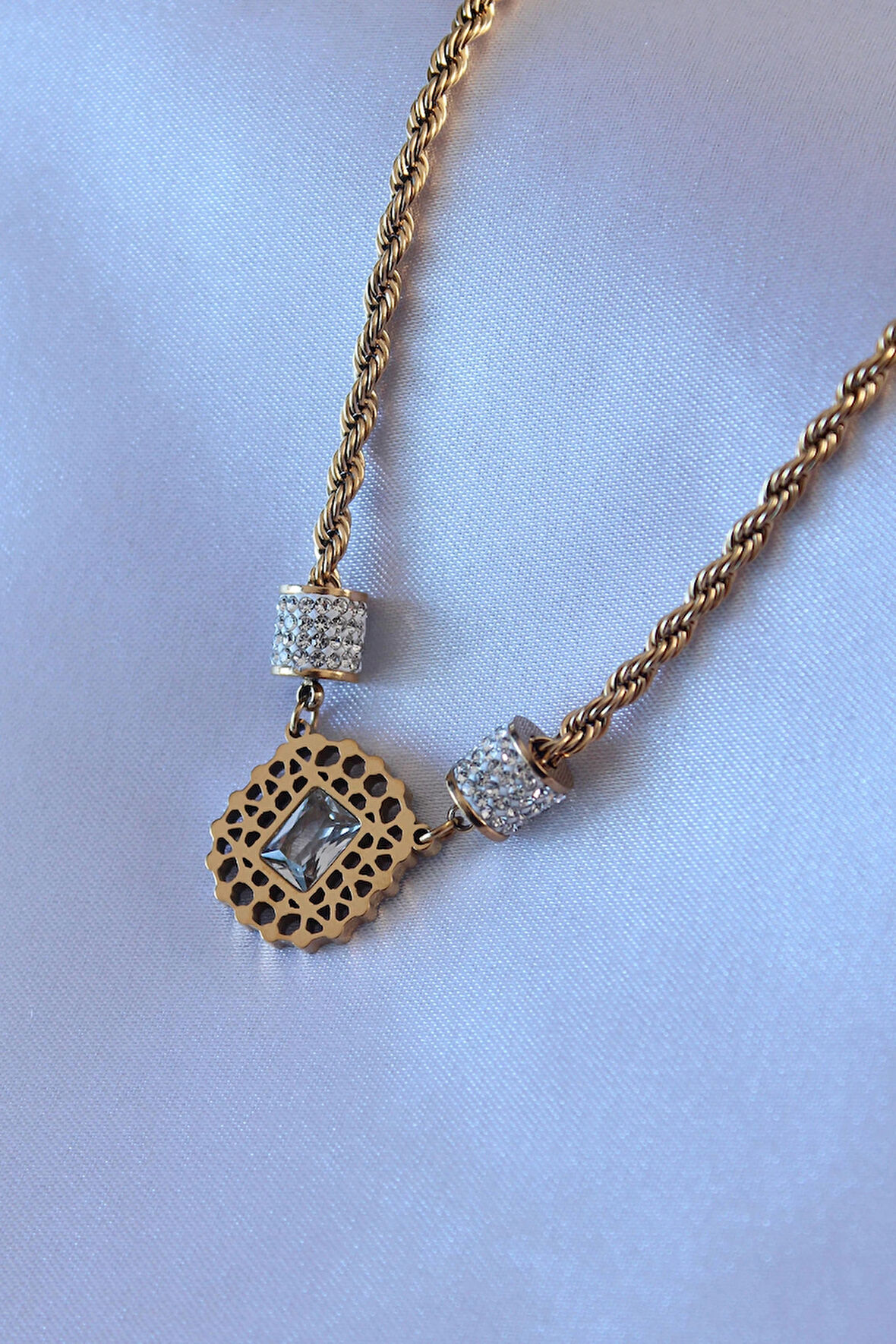 Dodes 316L Çelik Gold Renk Lotus Model Zirkon Taşlı Burgu Zincir Kadın Kolye TG27BKO7551