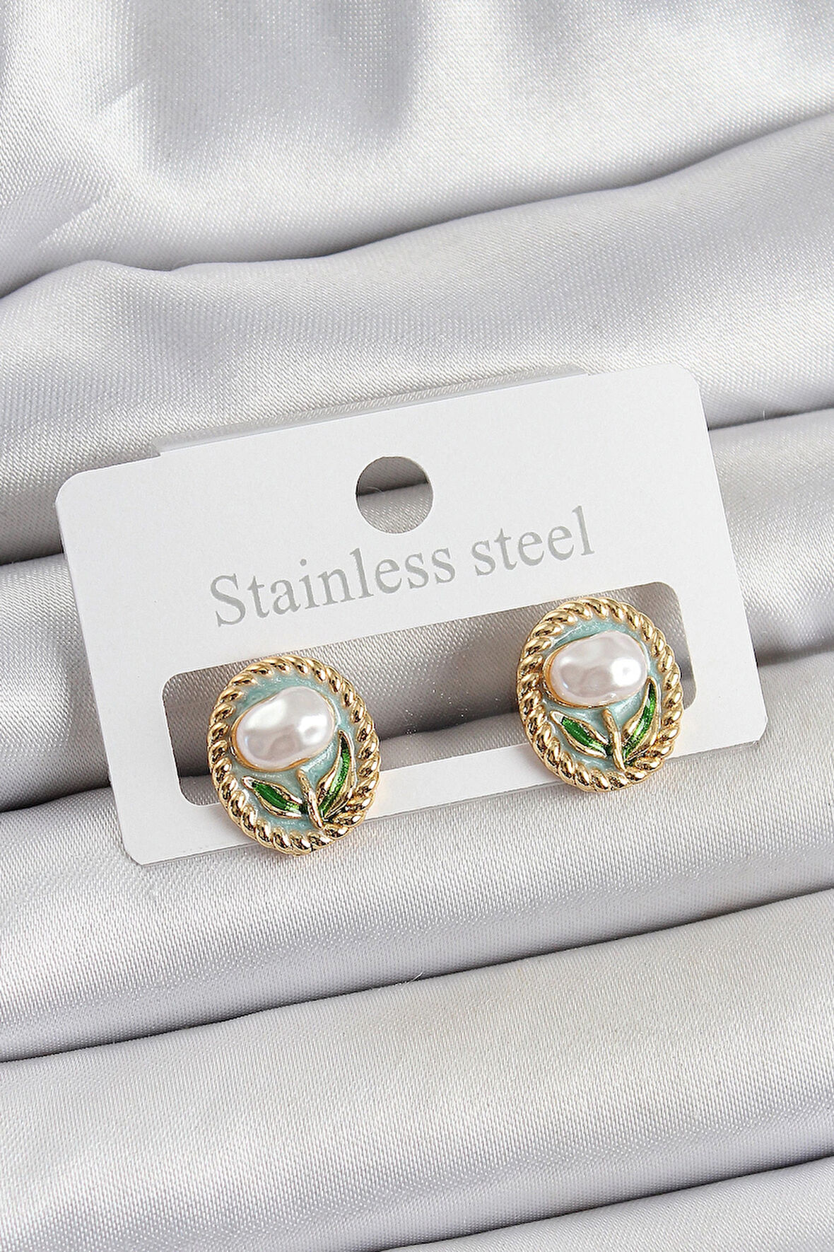 Dodes Pirinç Yeşil Mineli Lale Figürlü Sanatsal Portre Model Gold Renk Kadın Küpe TG27BKP10673