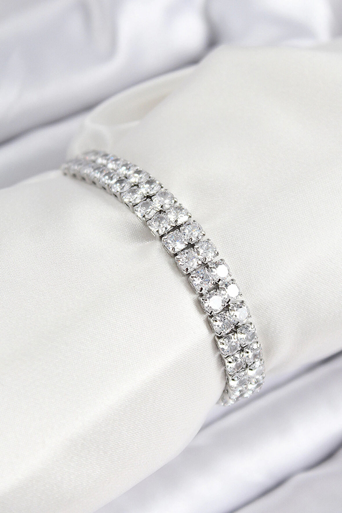 Dodes Pirinç Zirkon Taşlı Çift Sıra Kare Model Gümüş Renk Asansörlü Kadın Bileklik TG27BB7730