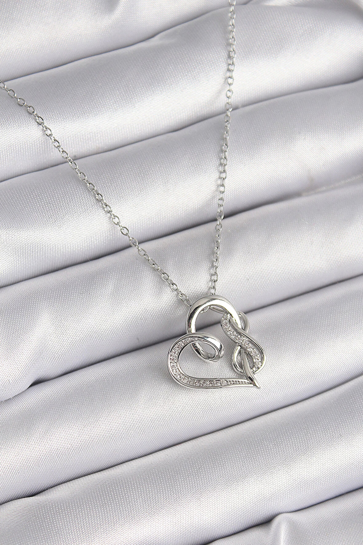Dodes 316L Çelik Gümüş Renk Zincir Zirkon Taş Detaylı Kalp Model Sonsuzluk Detay Kadın Kolye TG27BKO9584