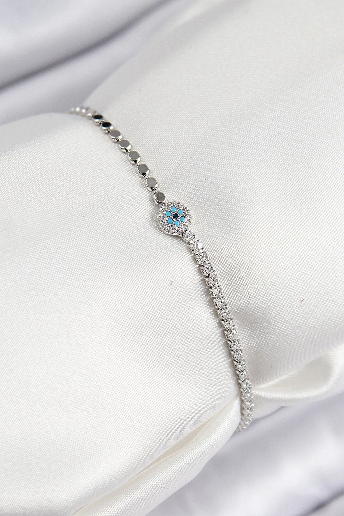 Dodes Pirinç Zirkon Taşlı Nazar Model Ezme Zincir Gümüş Renk Kadın Bileklik TG27BB7584