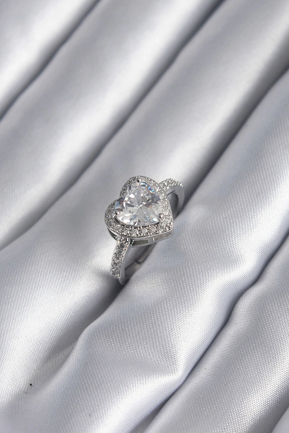 Dodes Pirinç Gümüş Renk Zirkon Taş Kalp Charm Model Kadın Yüzük TG27BYK2952