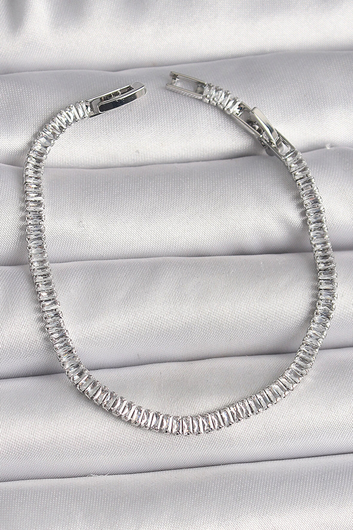 Dodes Pirinç Gümüş Renk Zirkon Taşlı Su Yolu Model Kadın Bileklik TG27BB6726