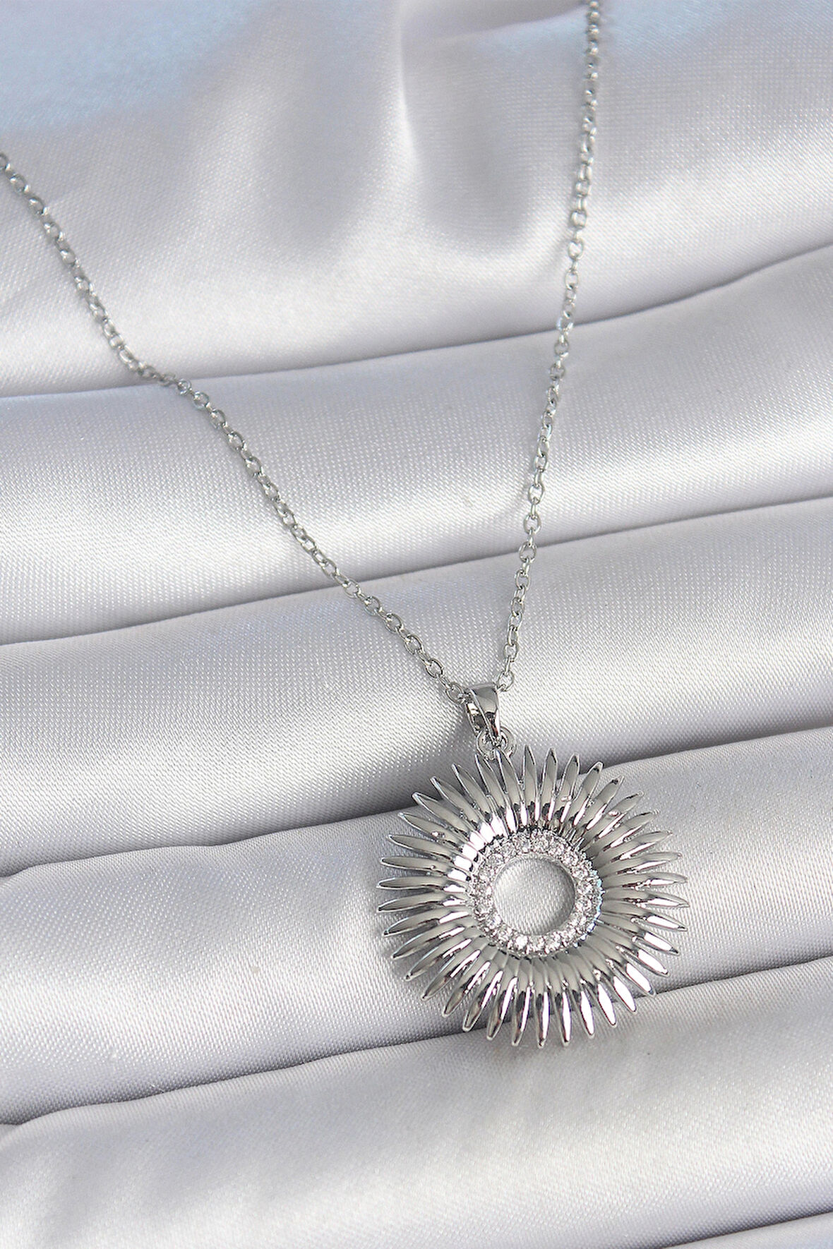 Dodes Dodes 316L Çelik Gümüş Renk Zincir Zirkon Taşlı Nova Yıldız Model Kadın Kolye TG27BKO10046