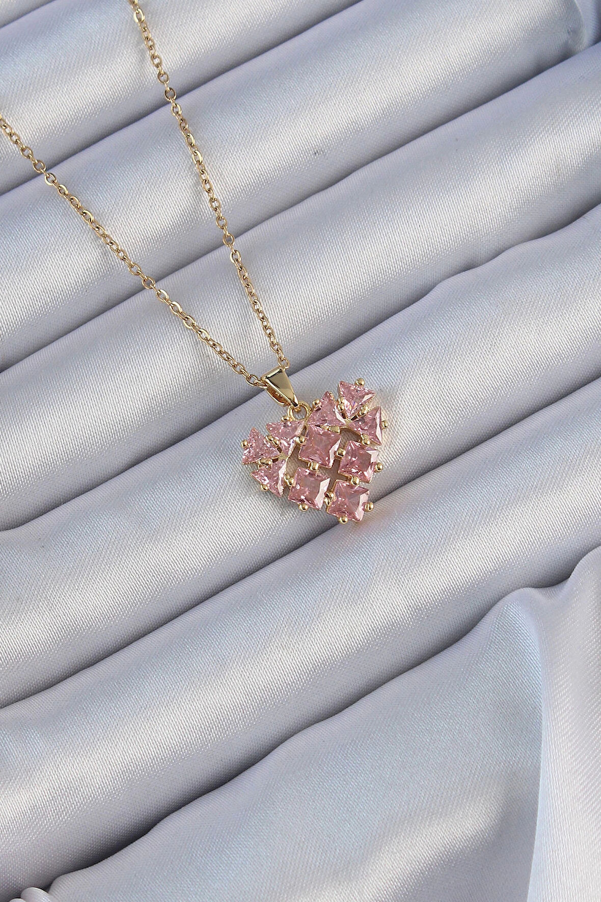 Dodes 316L Çelik Zincir Altın Renk Pembe Parçalı Zirkon Taşlı Kalp Kolye TG27BKO9163