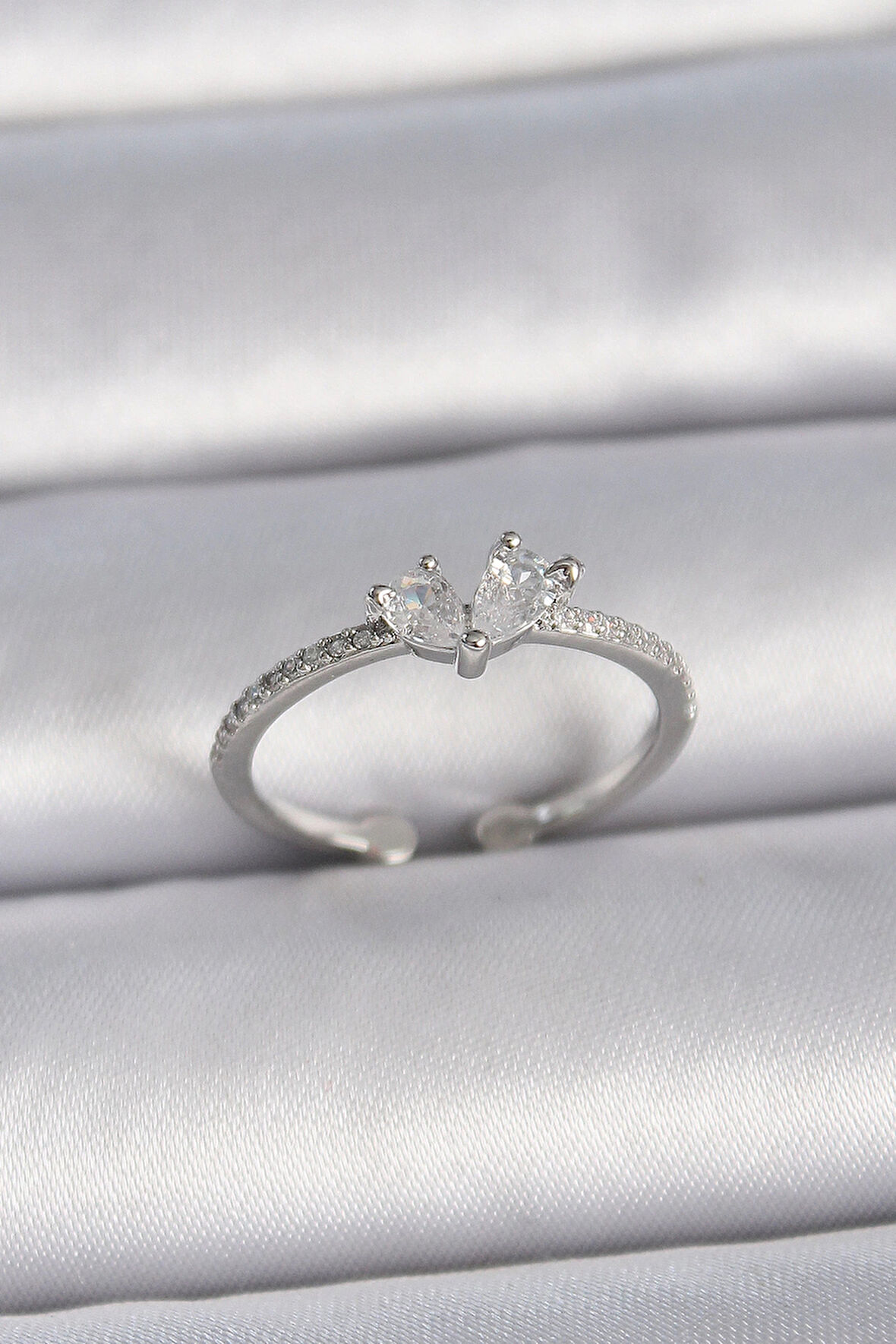 Dodes Pirinç Gümüş Renk Ayaralanabilir Zirkon Taşlı Kalp Model Kadın Yüzük TG27BYK3407