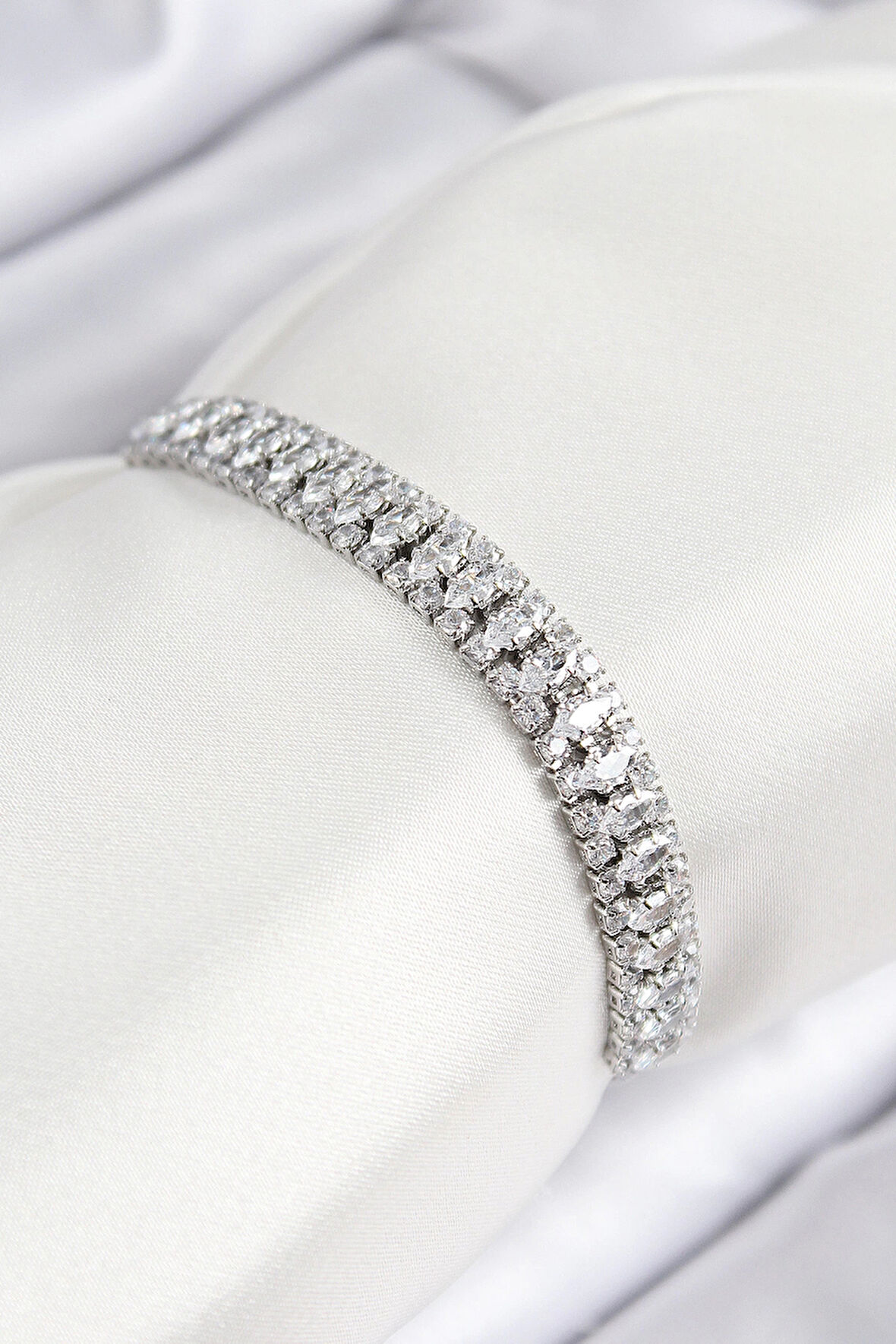 Dodes Pirinç Zirkon Taşlı Tennıs Model Gümüş Renk Asansörlü Kadın Bileklik TG27BB7716