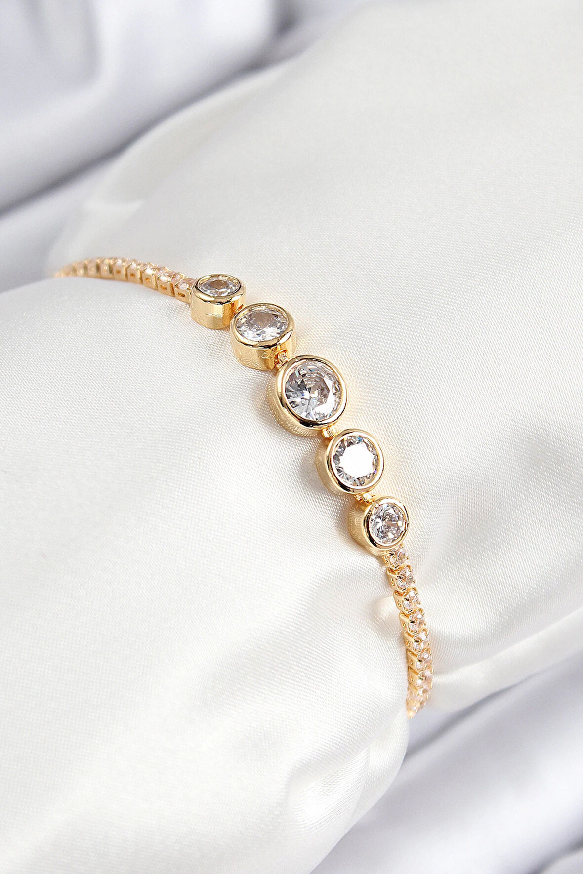 Dodes Pirinç Zirkon Taşlı Sıralı Daire Model Gold Renk Asansörlü Kadın Bileklik TG27BB7719