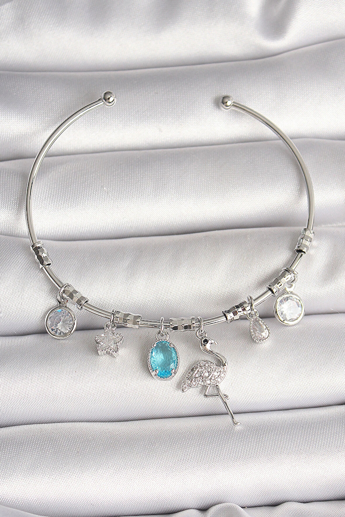 Dodes Dodes Pirinç Gümüş Renk Sallantı Zirkon Taşlı Filaminga Figür Charm Kadın Bileklik TG27BB6903