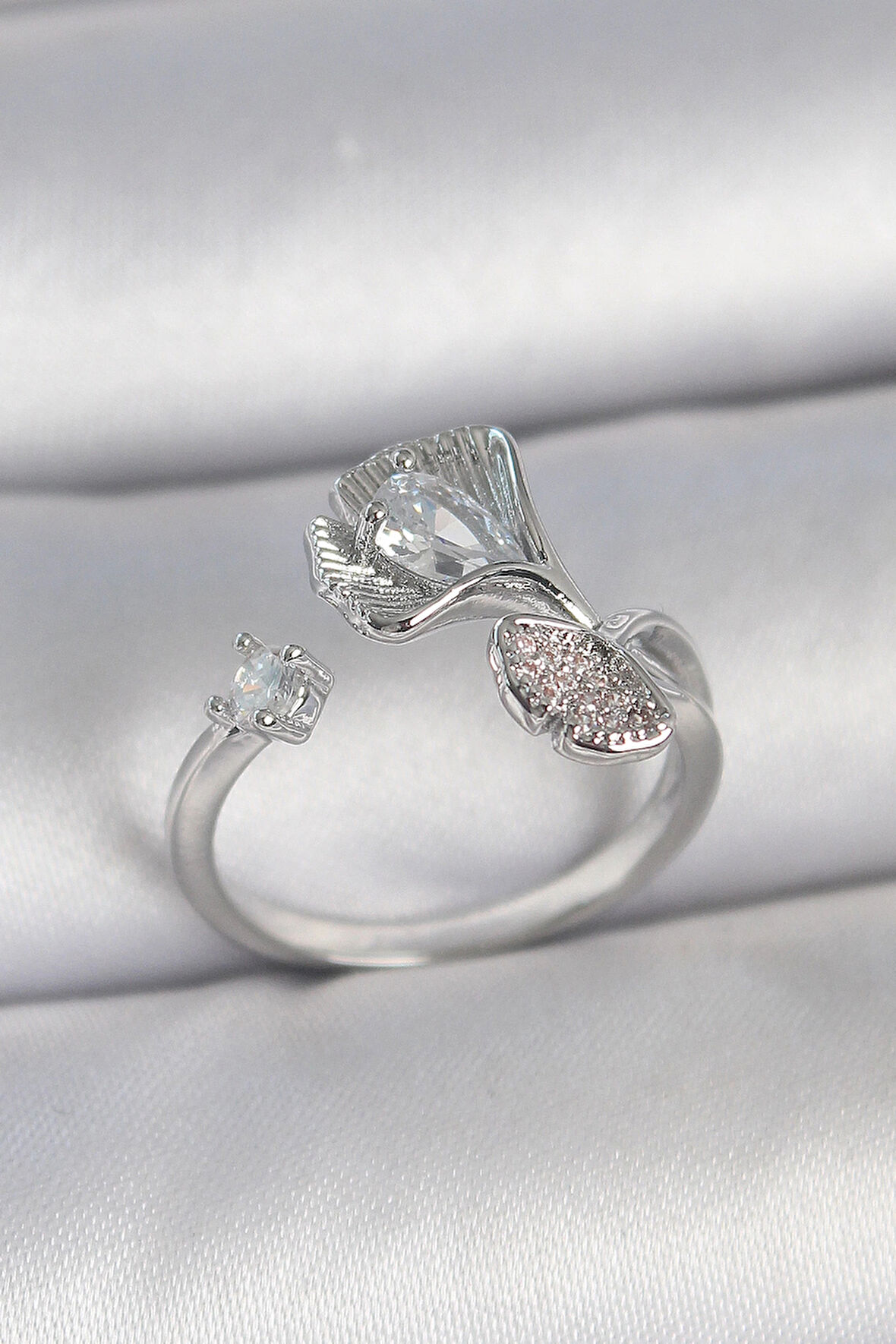 Dodes Pirinç Gümüş Renk Zirkon Taşlı Deniz Kabuğu Model Ayarlanabilir Kadın Yüzük TG27BYK3740