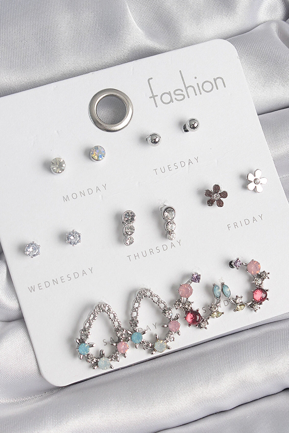 Dodes Pirinç Gümüş Renk Zirkon Taşlı Damla Model Çiçek Detay 7 Çift Kadın Küpe Seti TG27BKP10549