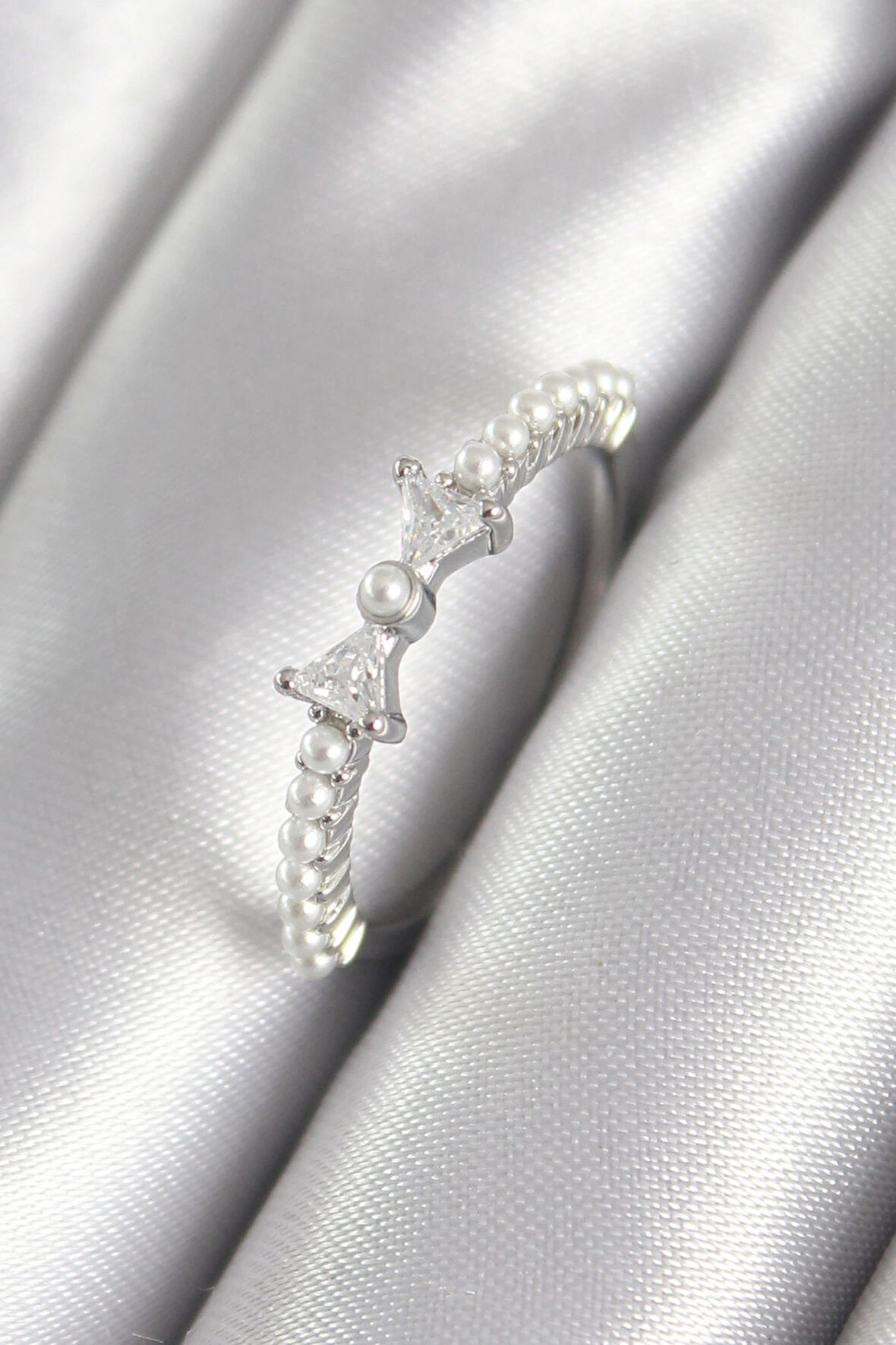 Dodes Dodes Pirinç Gümüş Renk Zirkon Taşlı Kurdele Model İnci Detay Kadın Yüzük TG27BYK3060