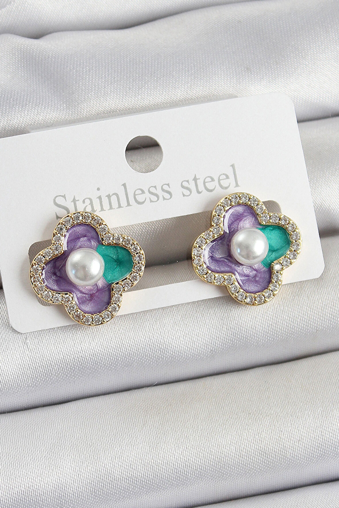 Dodes Dodes Pirinç Mor Mineli İnci Detaylı Zirkon Taşlı Sanatsal Portre Yonca Model Gold Renk Kadın Küpe TG27BKP10680