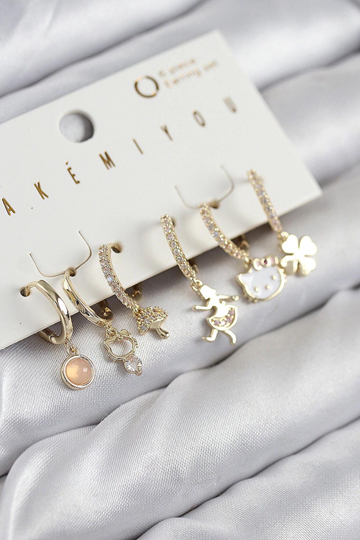 Dodes Dodes Pirinç Zirkon Taşlı Hello Kity Ve Yonca Model Gold Renk 6'lı Küpe Set TG27BKP11206