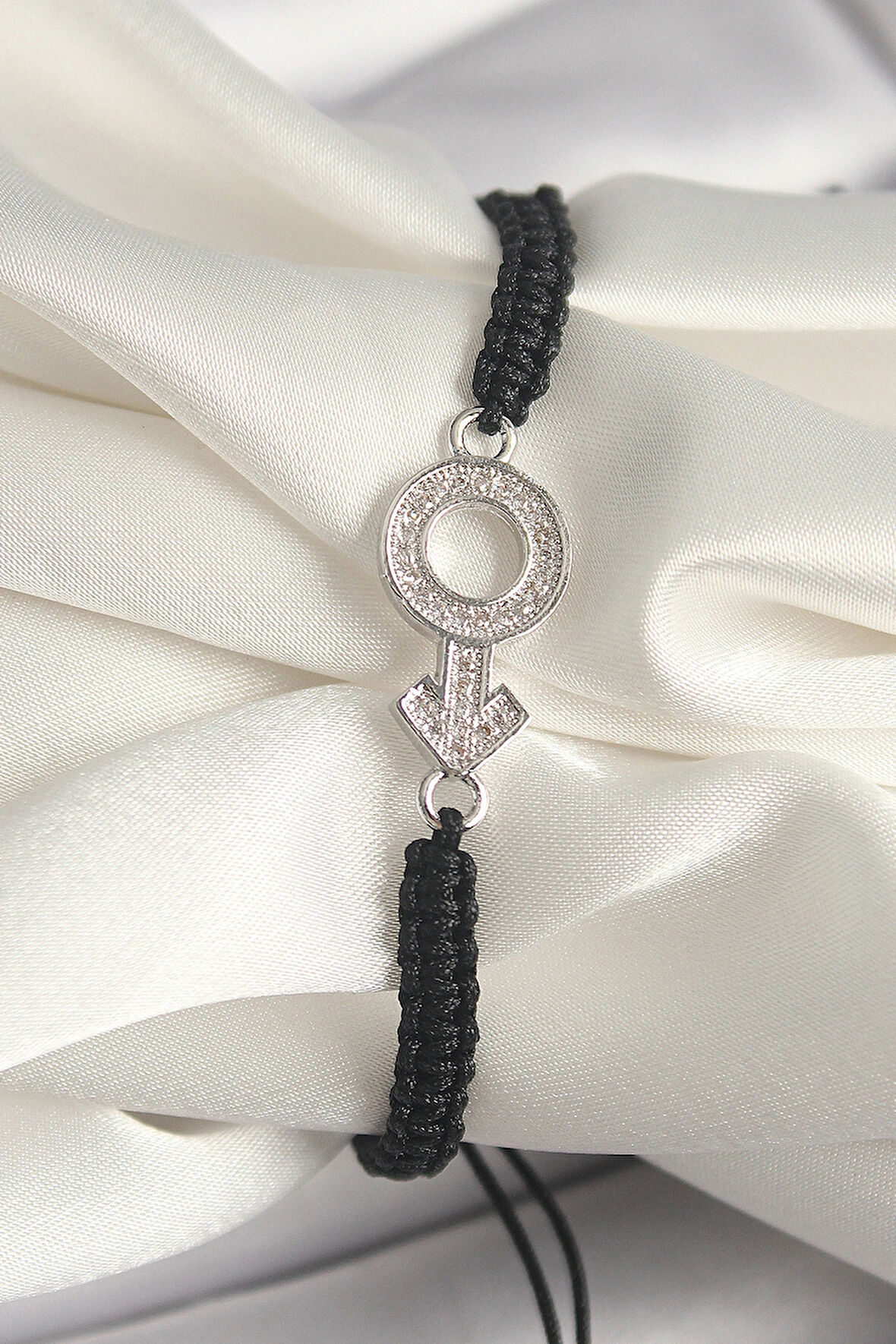 Dodes Dodes Pirinç Gümüş Renk Zirkon Taşlı Mars Figür Asansörlü Makrome Model Kadın Bileklik TG27BB6795