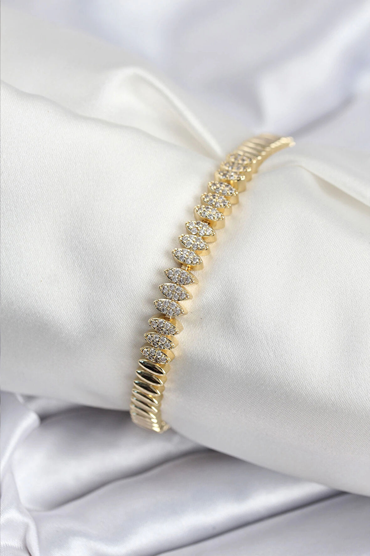 Dodes Dodes Pirinç VIP Seri Gold Renk Zirkon Taşlı Arpa Model Kadın Bileklik TG27BB7928