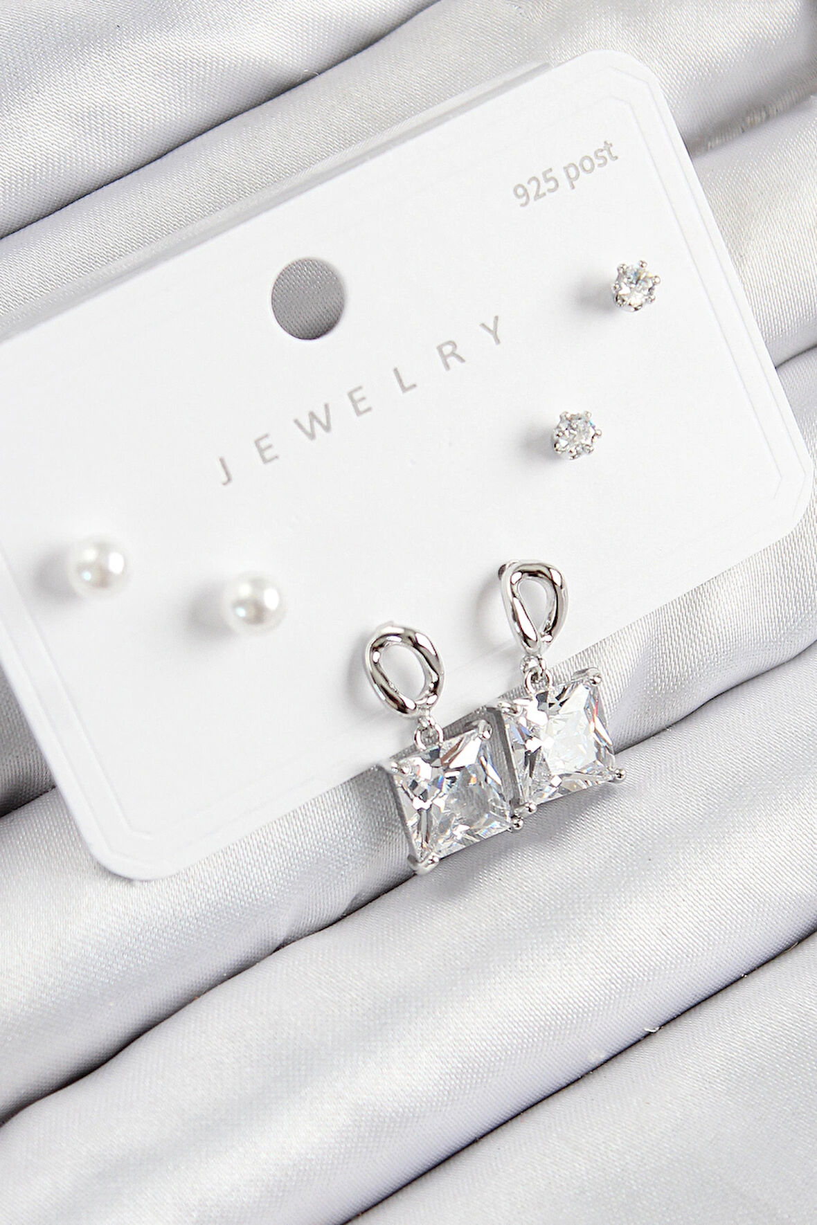 Dodes Dodes Pirinç Zirkon Taşlı Sallantılı Kare Model Gümüş Renk 925 Ayar Gümüş Çivi Kadın Küpe Set TG27BKP11161