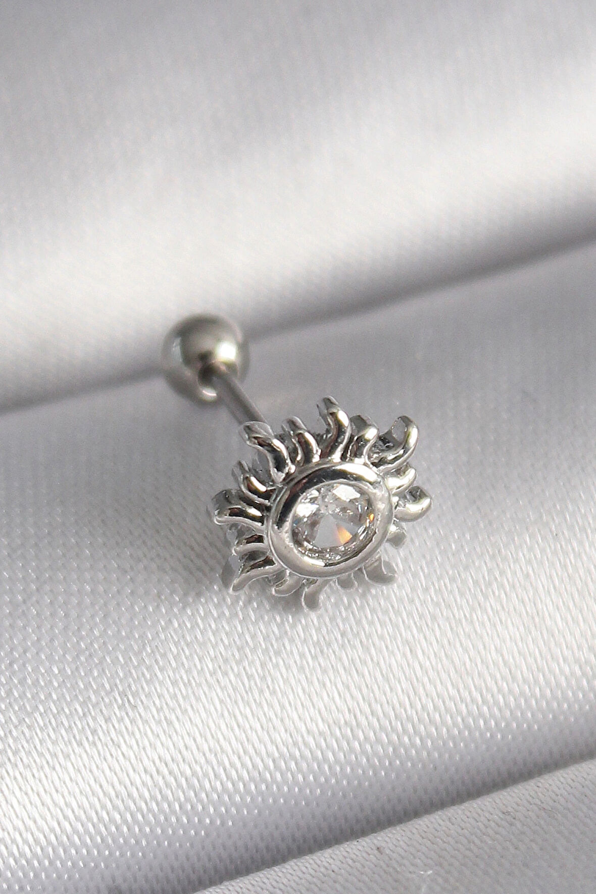 Dodes Dodes 316L Çelik Gümüş Renk Zirkon Taşlı Güneş Tragus Piercing TG27PR1279