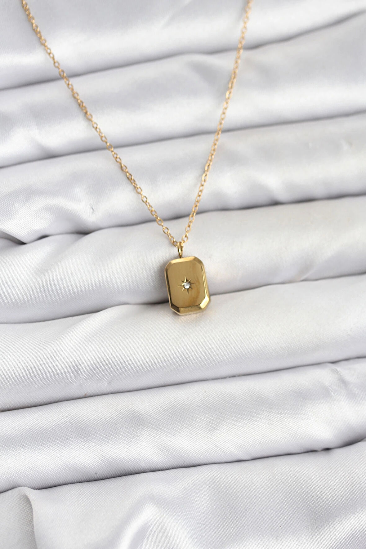 Dodes Dodes 316L Çelik Zincir Gold Renk Minimal Kutup Yıldızı Model Kadın Kolye TG27BKO10683