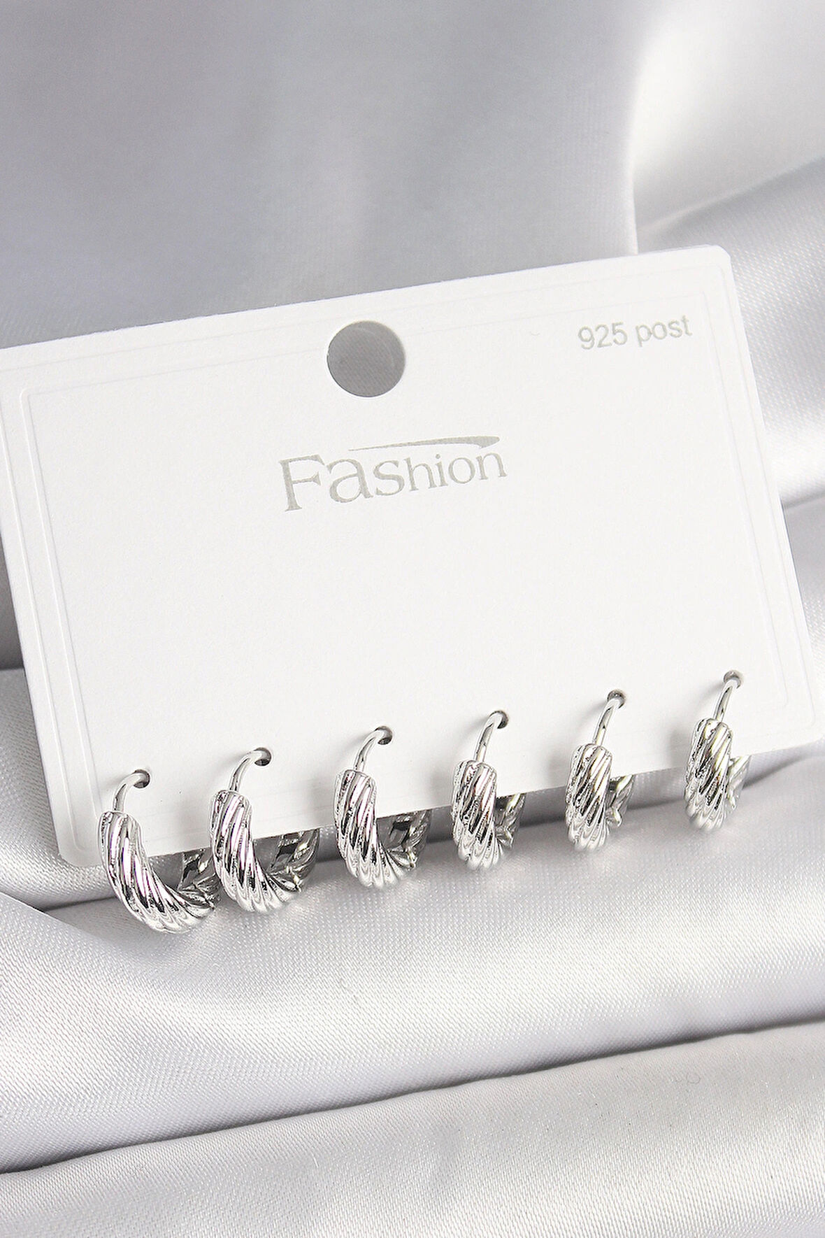 Dodes Dodes 925 Ayar Gümüş Çivi Pirinç Gümüş Renk İşlemeli Halka Model Kadın Küpe Seti TG27BKP10410