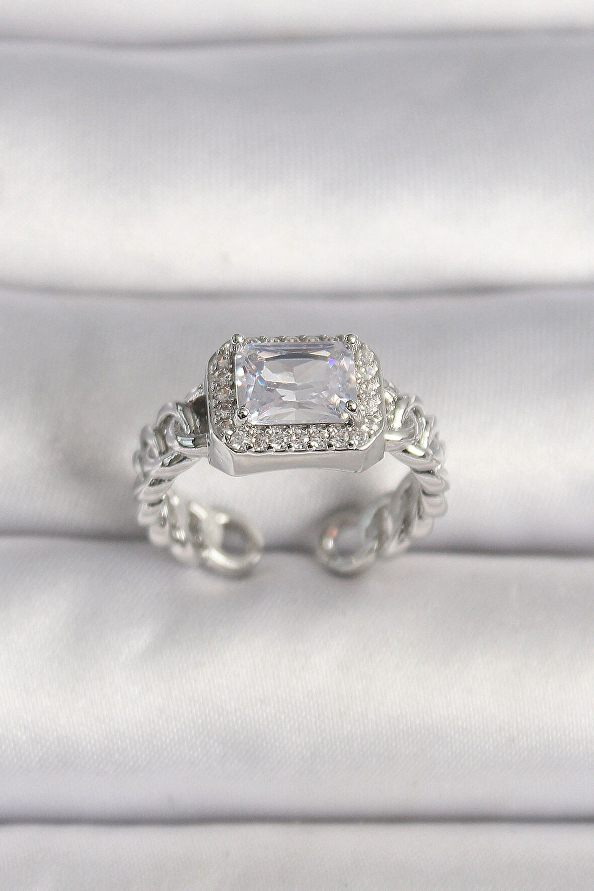 Dodes Dodes Pirinç Gümüş Renk Ayarlanabilir Zincir Kare Zirkon Taşlı Kadın Yüzük TG27BYK3583