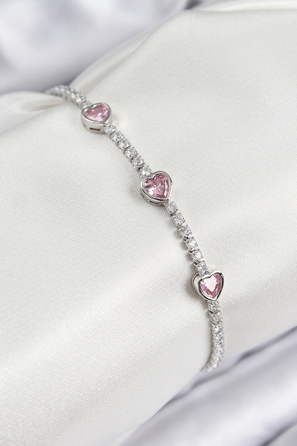 Dodes Dodes Pirinç Zirkon Taşlı Pembe Kalp Model Gümüş Renk Kadın Bileklik TG27BB7698