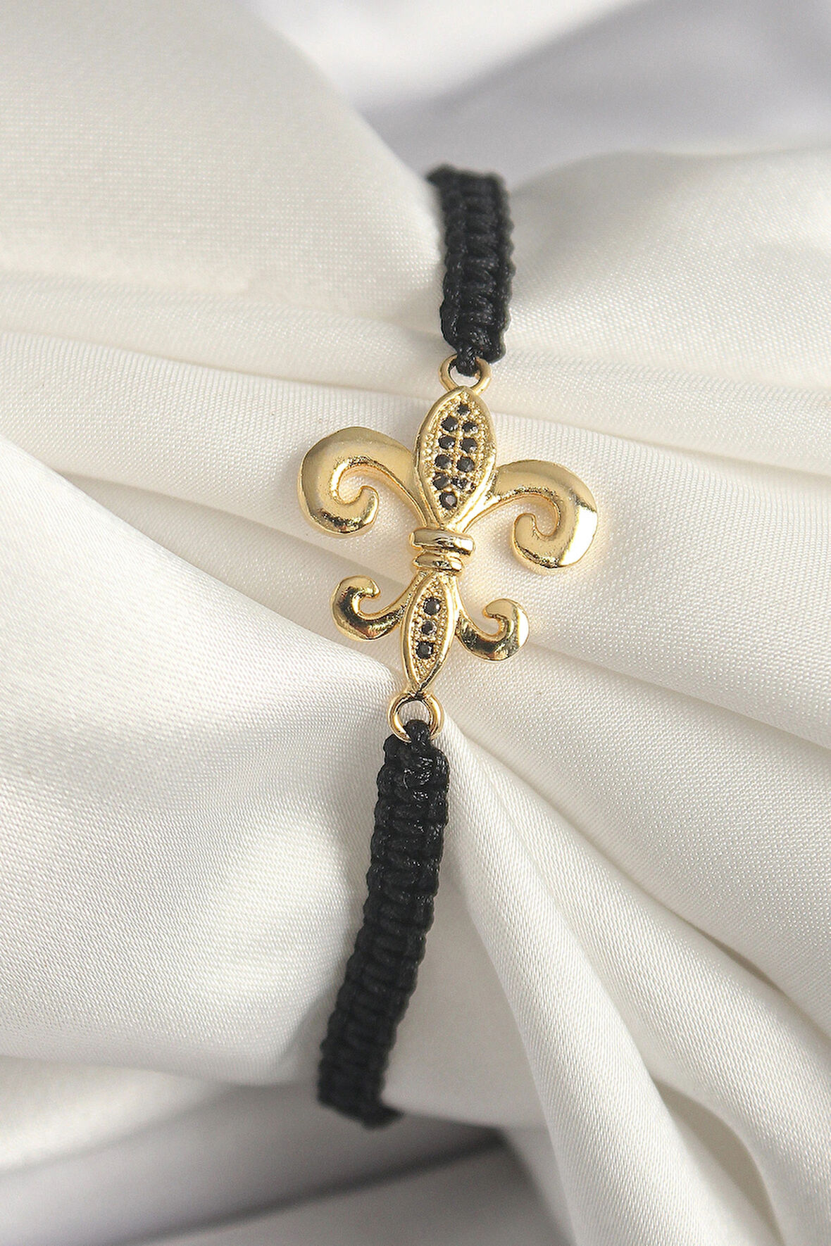 Dodes Dodes Pirinç Gold Renk Zirkon Taş İşlemeli Zambak Figür Asansörlü Makrome Model Kadın Bileklik TG27BB6804