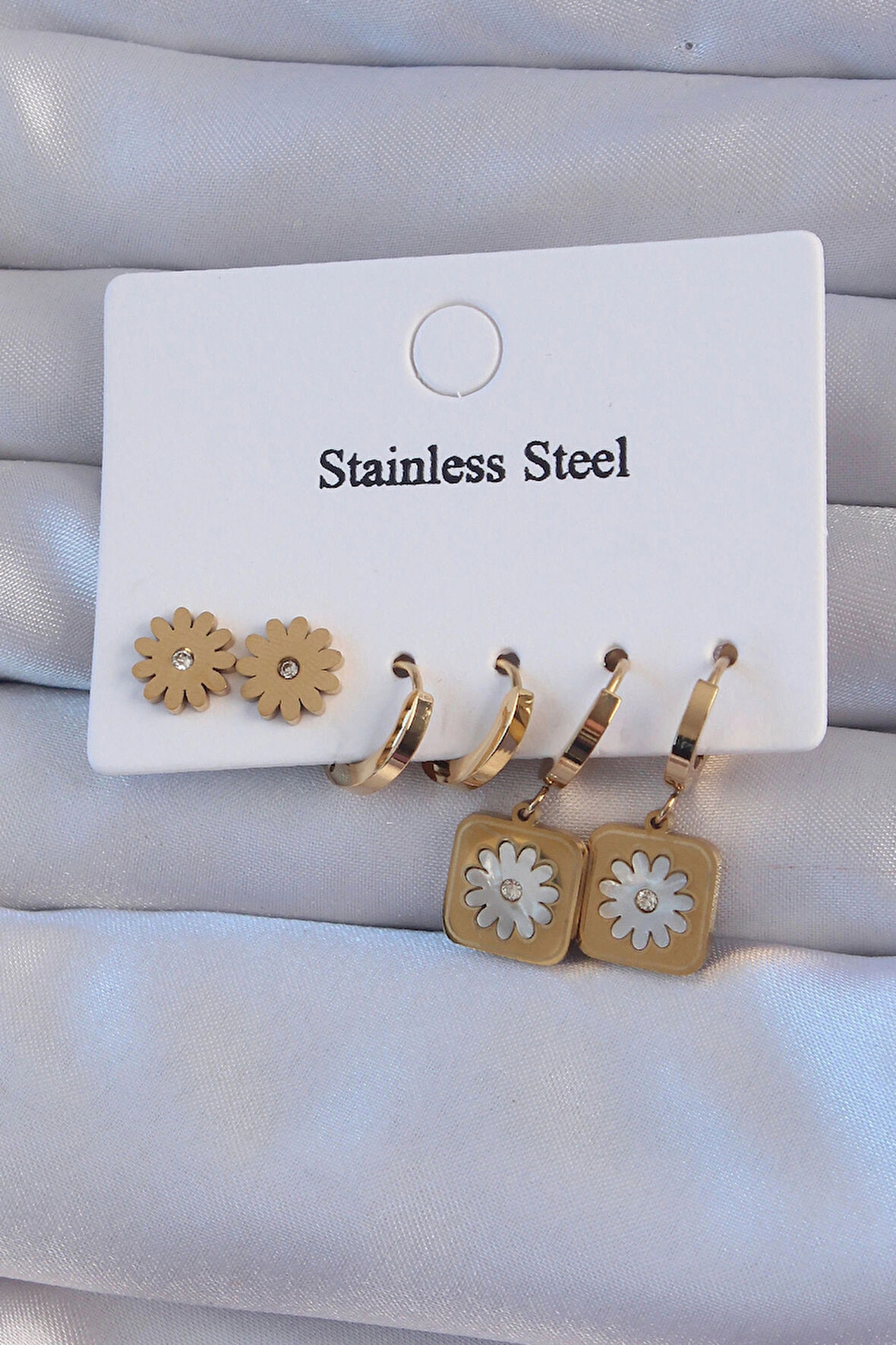 Dodes Dodes 316L Çelik Gold Renk Zirkon Taşlı Sedefli Papatya Model Halka Küpe Seti TG27BKP9150