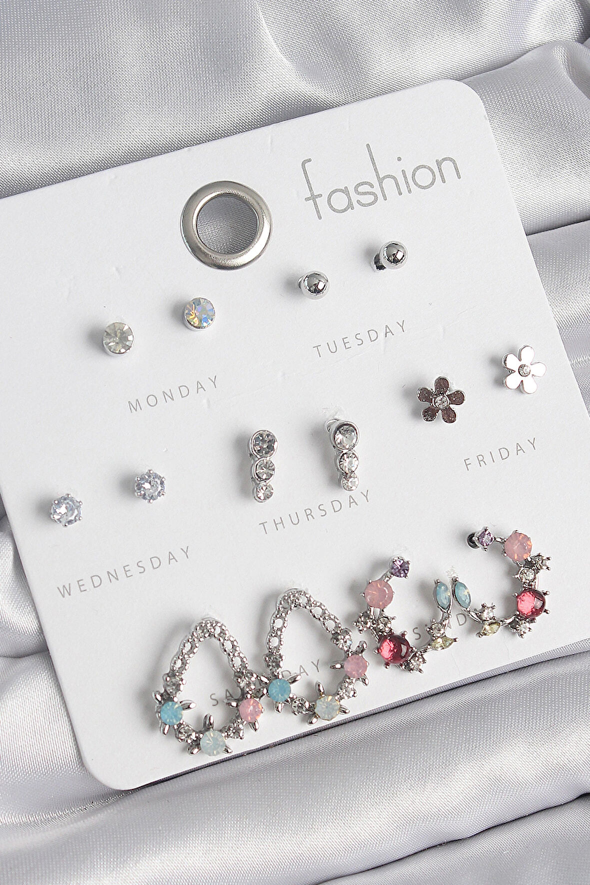 Dodes Dodes Pirinç Gümüş Renk Zirkon Taşlı Damla Model Çiçek Detay 7 Çift Kadın Küpe Seti TG27BKP10549