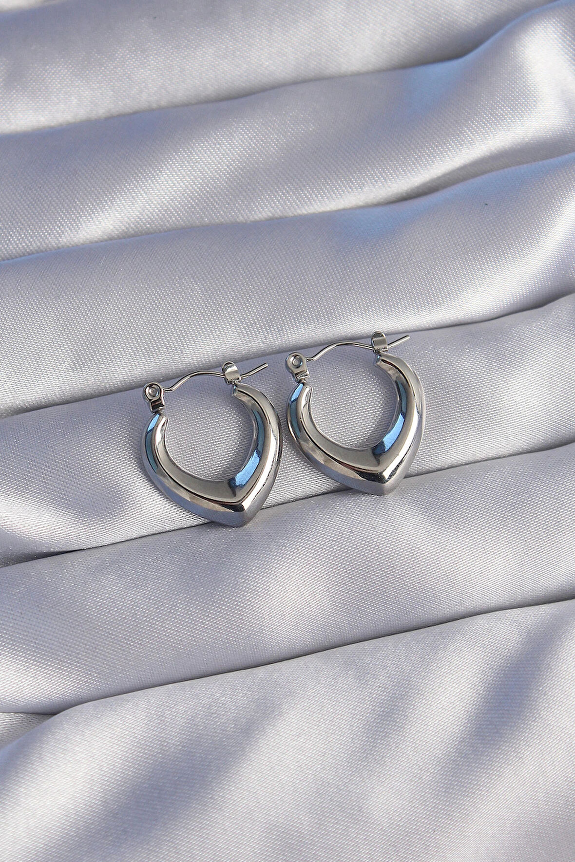 Dodes Dodes 316L Çelik Gümüş Renk İçi Oval Tasarımlı Küpe TG27BKP9036