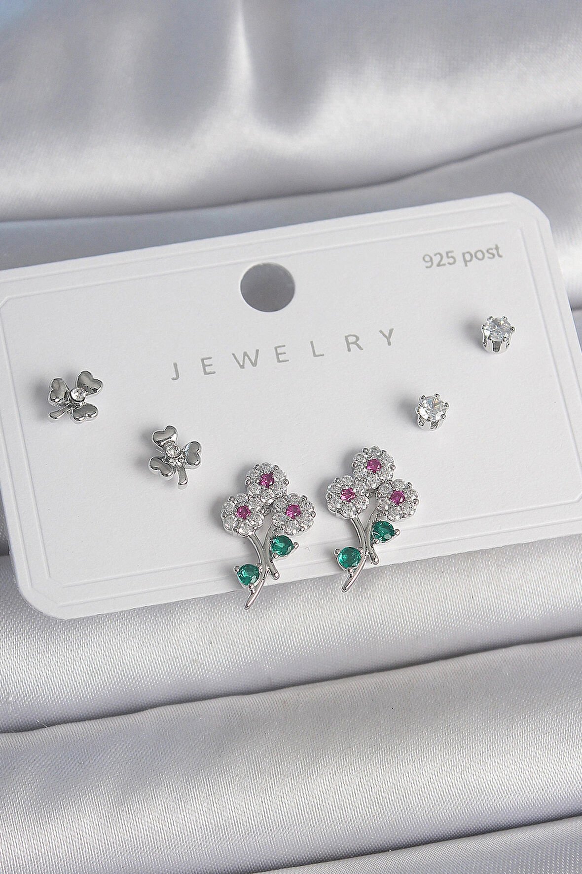 Dodes Dodes Pirinç Gümüş Renk Renkli Zirkon Taşlı Çiçek Model Yaprak Detay 925 Ayar Gümüş Çivi Kadın Küpe Seti TG27BKP10487