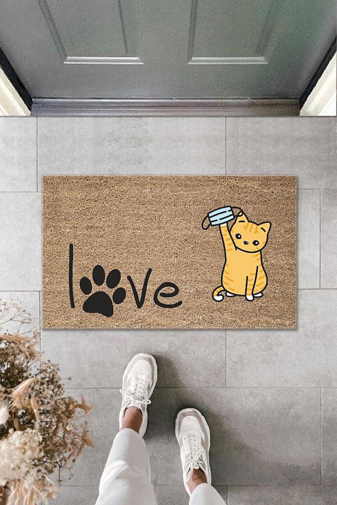 Dijital Baskı Kahverengi Patili Love Yazılı Maskeli Kedi Dekoratif Kapı Paspası K-2010