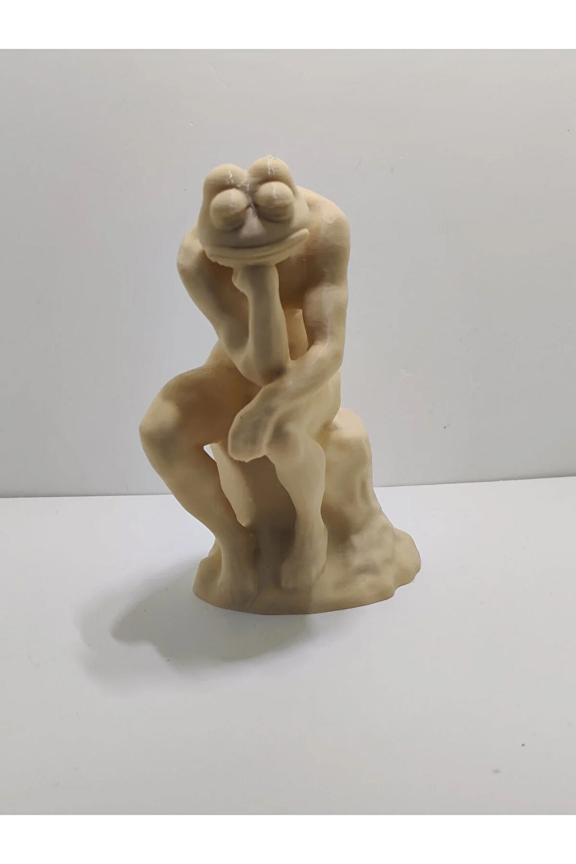 Thinker Frog Figürü