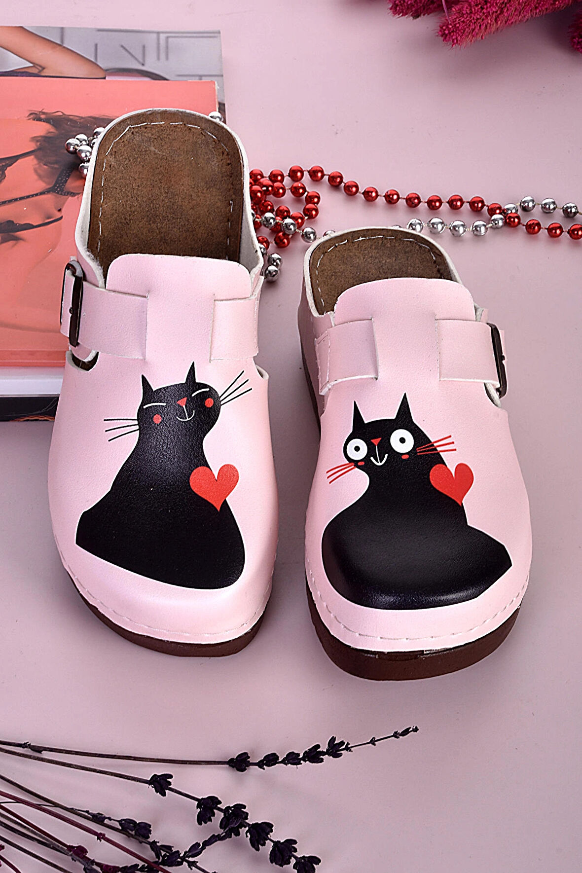 3056 Aşık Kedi Desenli Anatomik Terlik