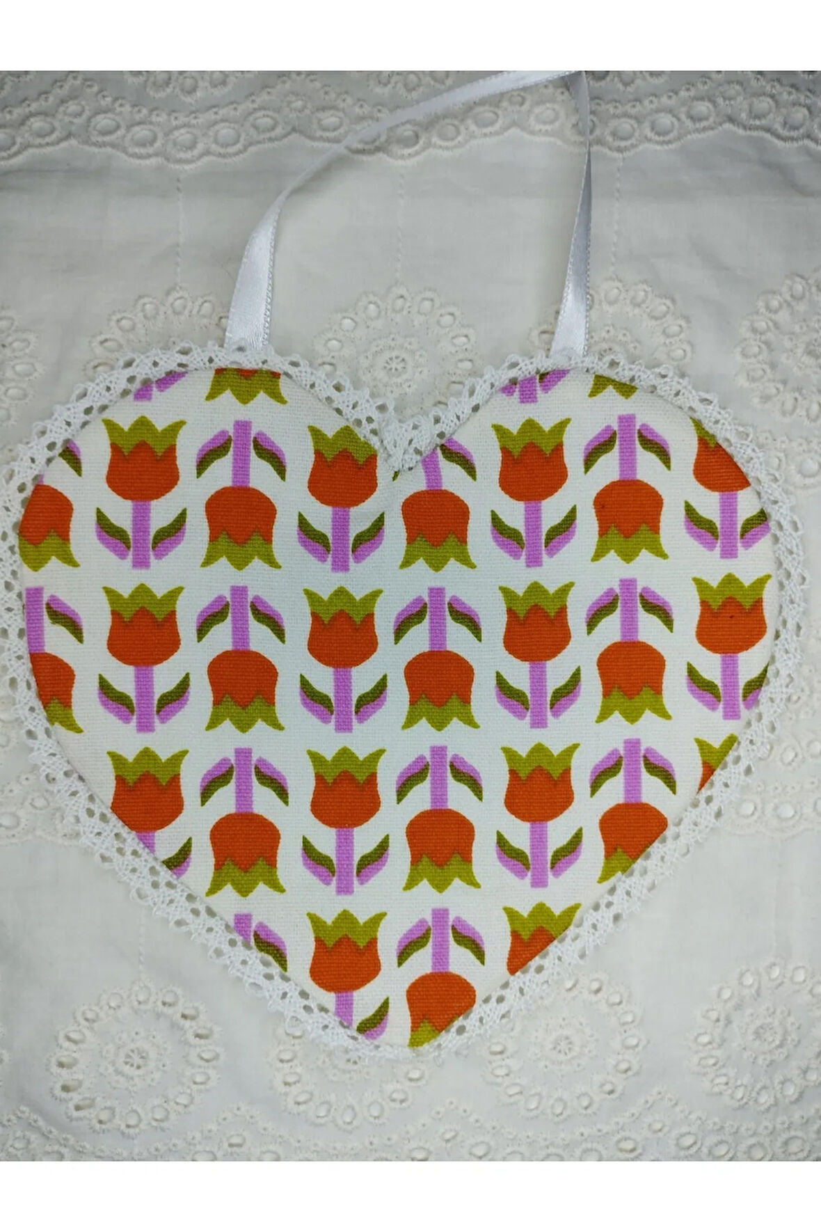 Mama Önlüğü Kalp Şeklinde Lale Motifli - Çok Renkli - Organik & El Yapımı