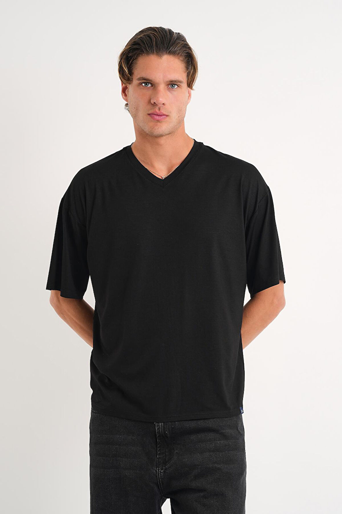 ALEXANDERGARDI V Yaka Oversize T-shirt (E24-742A)