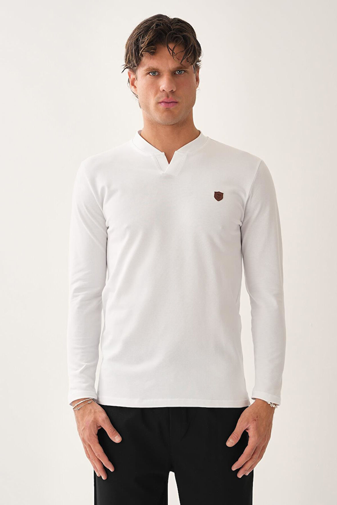 V Yaka Yırtmaç Detaylı Uzun Kollu T-Shirt