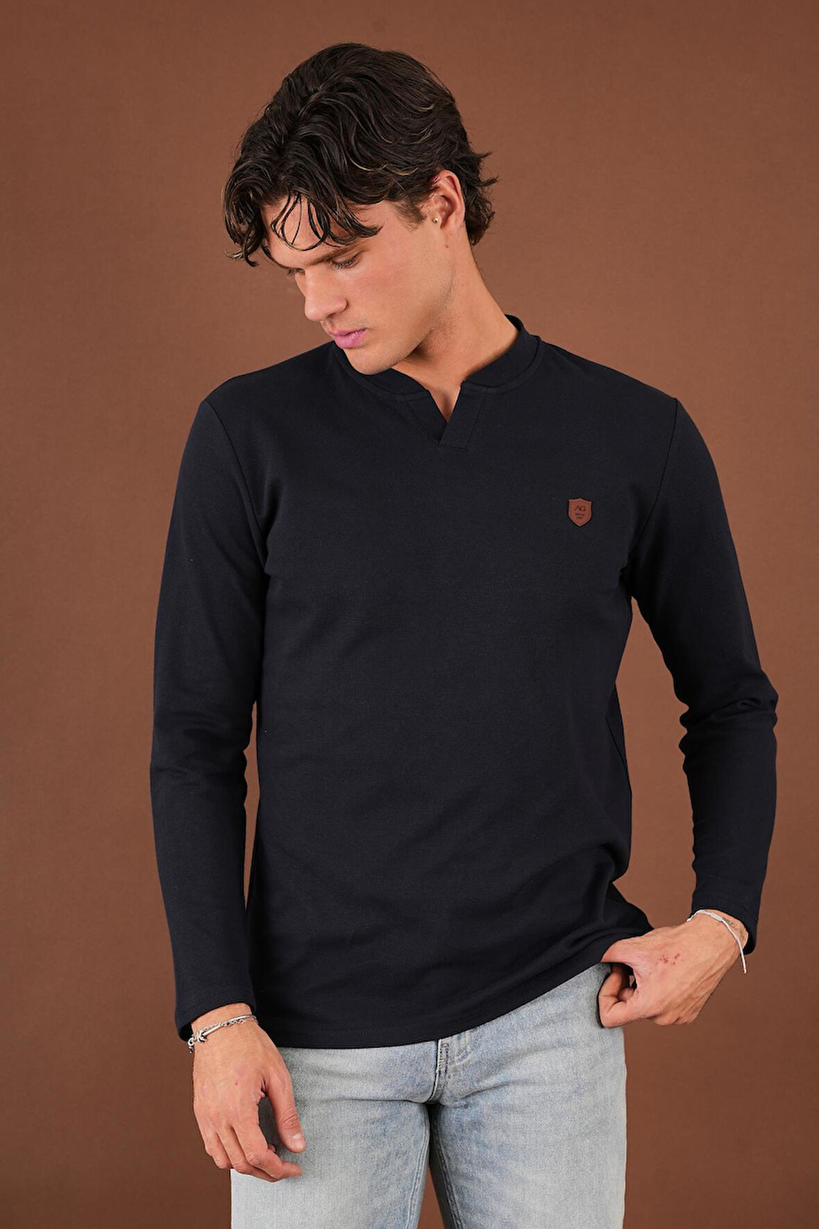 V Yaka Yırtmaç Detaylı Uzun Kollu T-Shirt