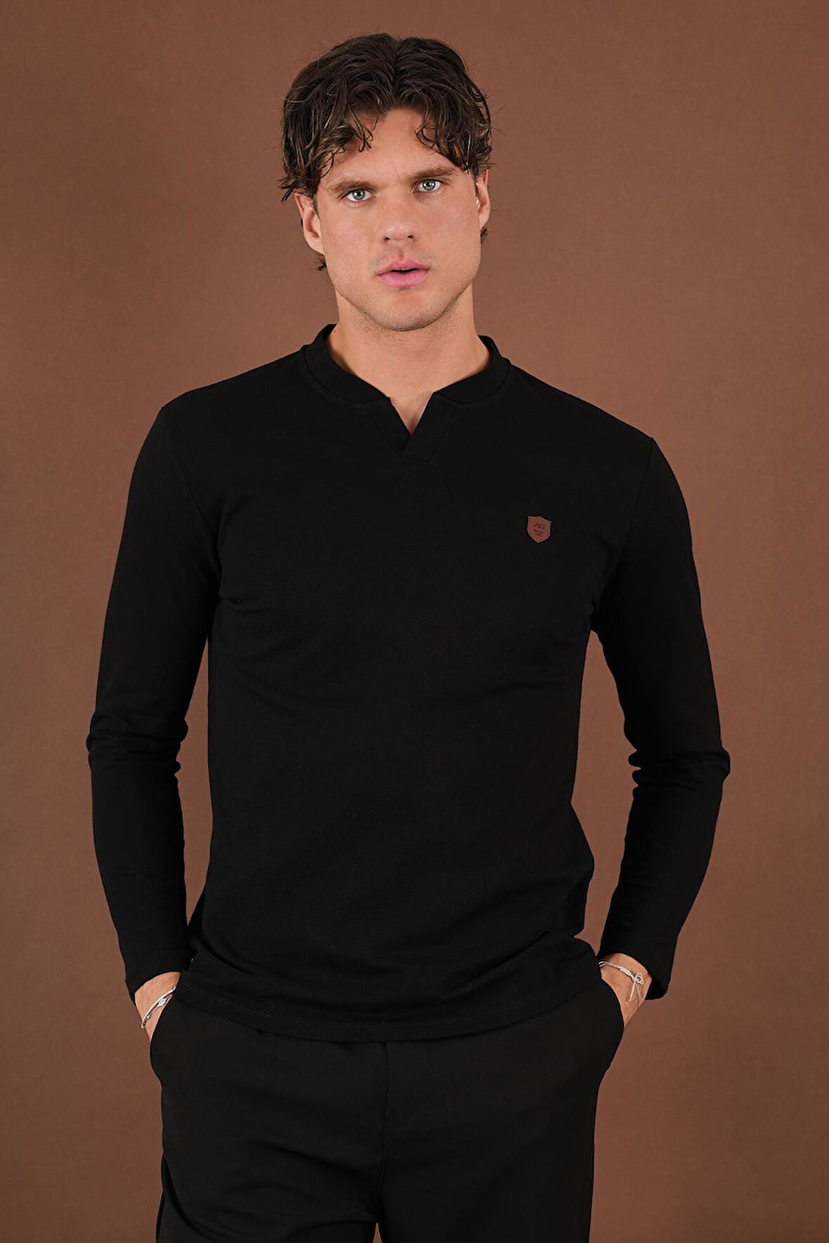 V Yaka Yırtmaç Detaylı Uzun Kollu T-Shirt