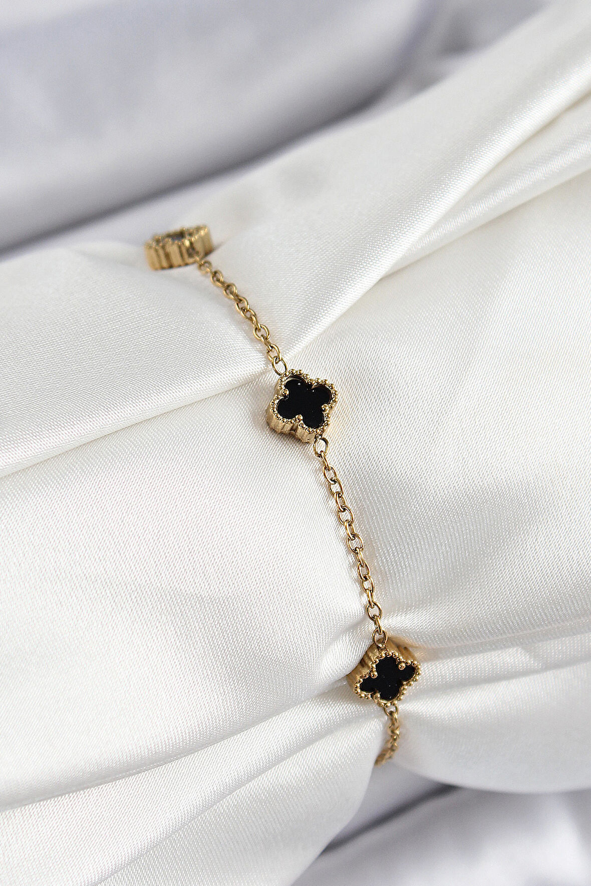 316L Çelik Siyah Sedef Yonca Model Gold Renk Kadın Bileklik