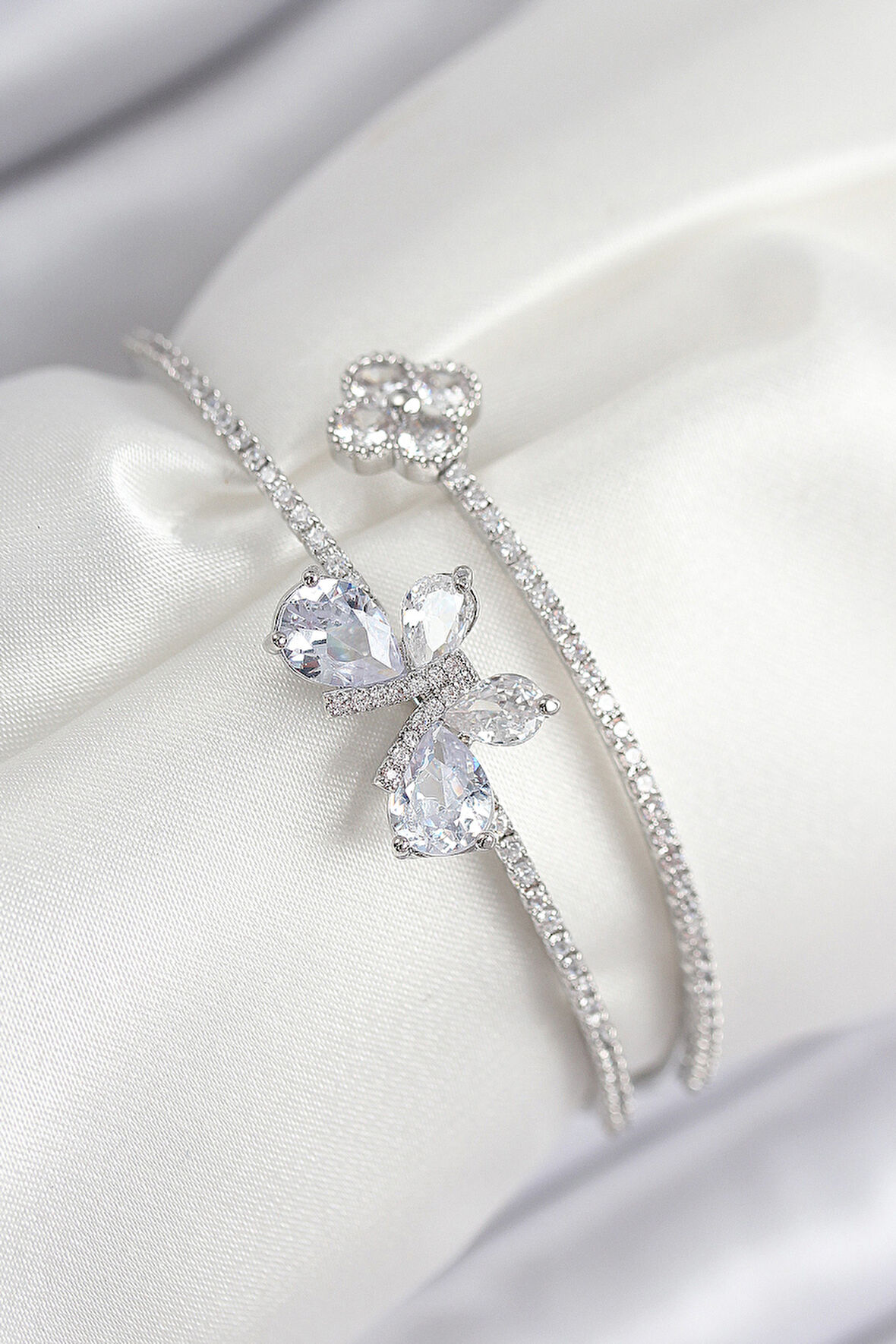 Pirinç Zirkon Taşlı Kelebek Ve Yonca Model Gümüş Renk Kadın Bileklik