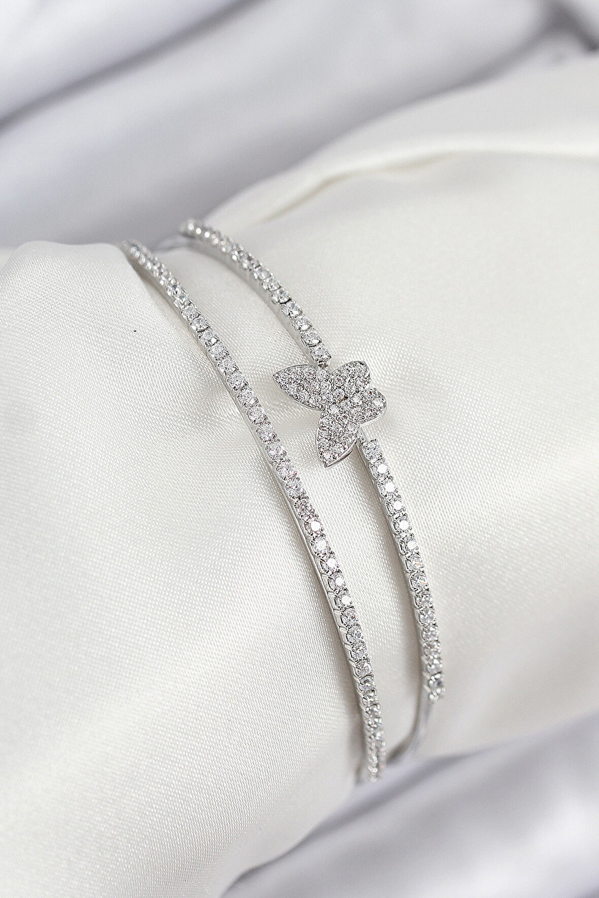 Pirinç Zirkon Taşlı Kelebek Model Gümüş Renk Kadın Bileklik