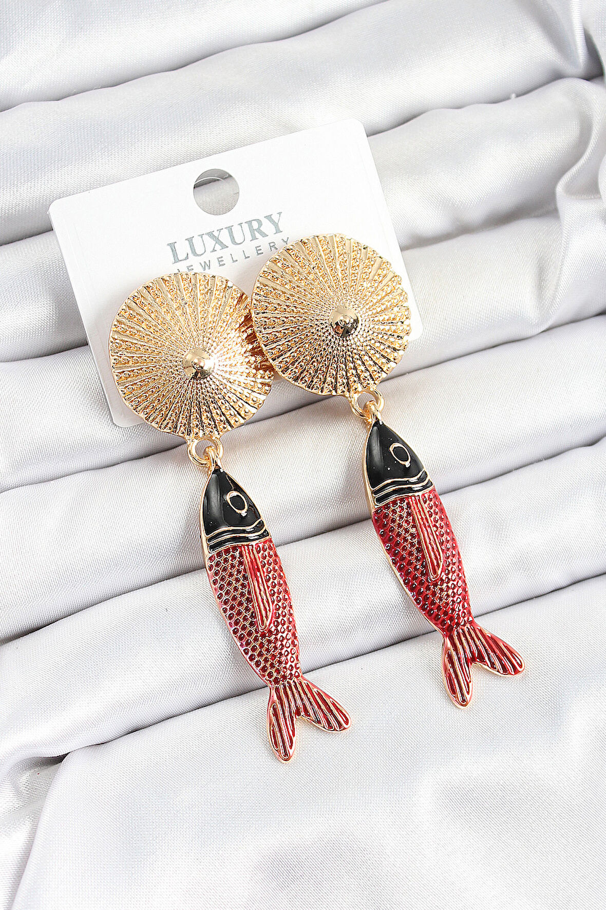 Pirinç Sallantılı Zirkon Taşlı Kırmızı Siyah Balık Model Gold Renk Kadın Küpe