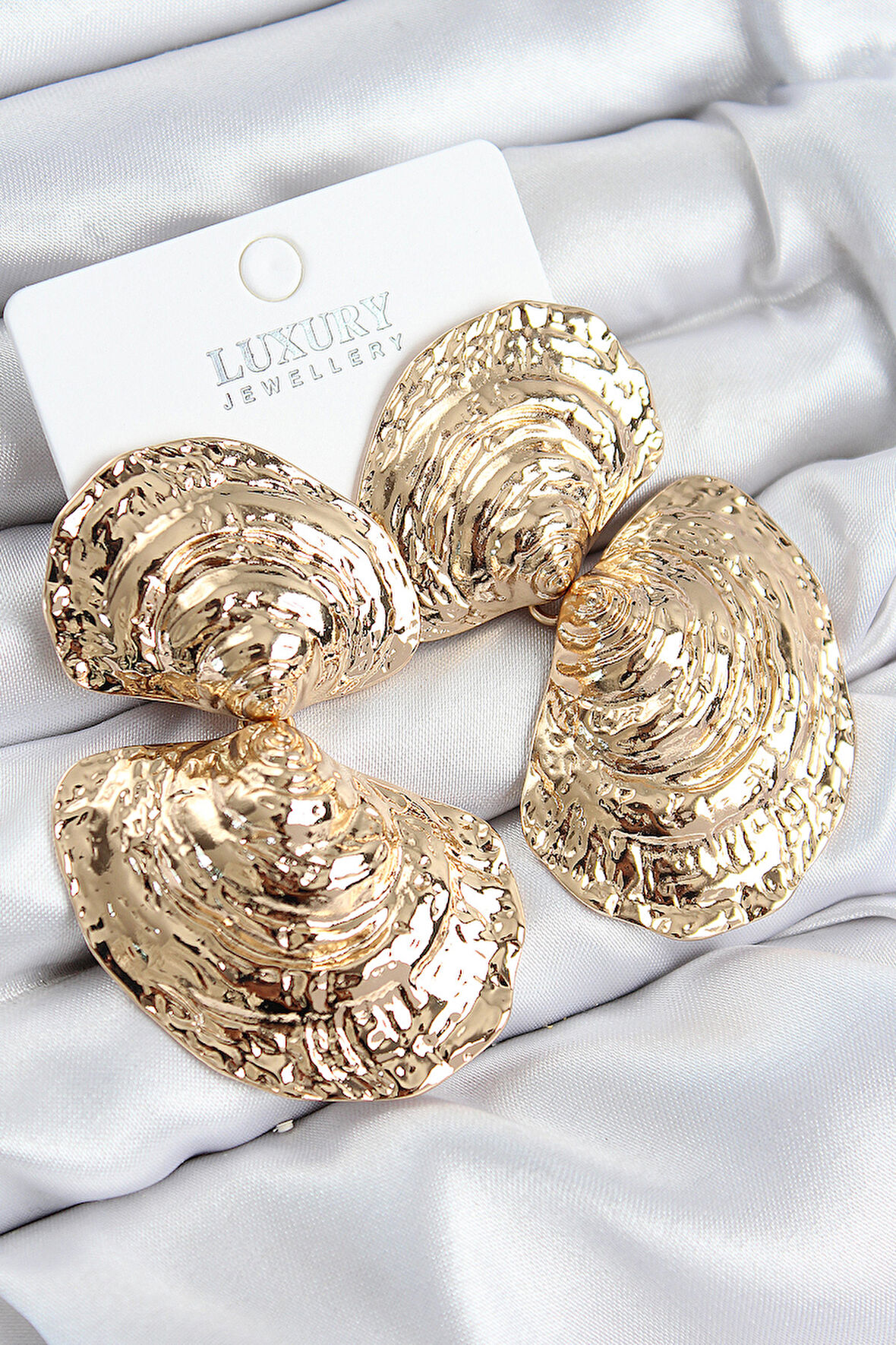 Pirinç Sallantılı Deniz Kabuğu Model Gold Renk Kadın Küpe